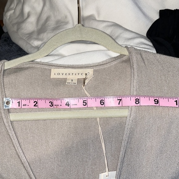 VICI:((NWT)) beige plunge neck super soft sweater - Picture 10 of 13